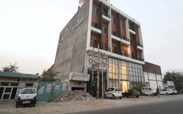 OYO 25076 Omang Hotel