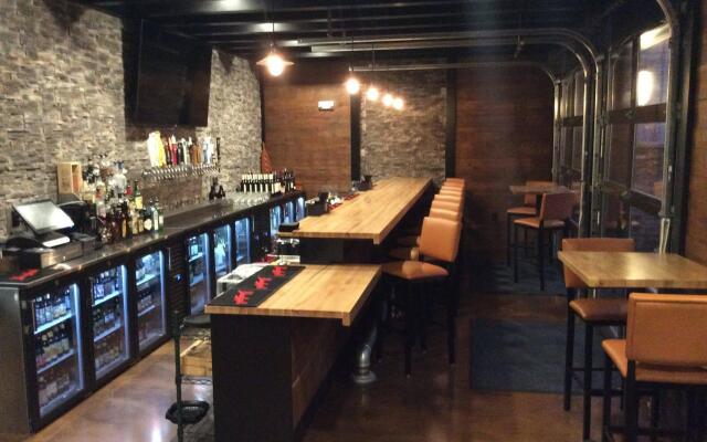 Cobblestone Hotel & Suites - Newton