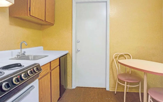 Travelodge Suites by Wyndham Kissimmee Orange