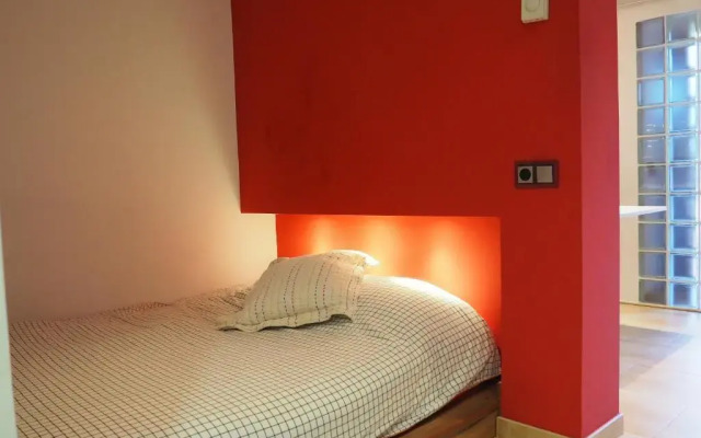 apartamento aislado jardín y piscina