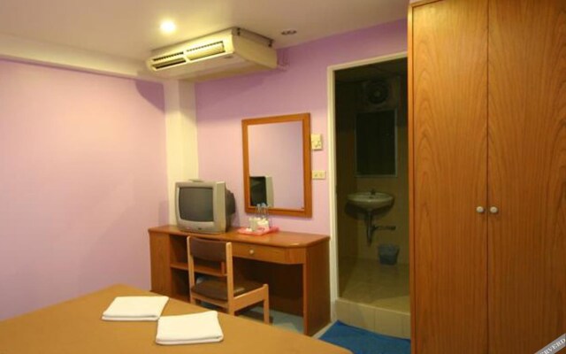 ZEN Rooms Basic Rajprarop 5 Hotel