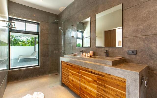 Villa Nirvana 3 Br, 500m from the beach