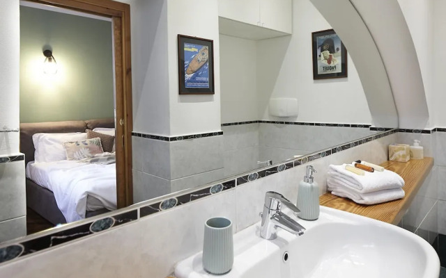 Il Moderno in Como With 1 Bedrooms and 1 Bathrooms