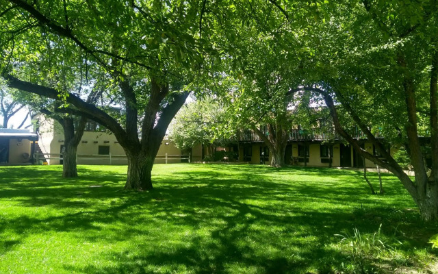 Sagebrush Inn & Suites