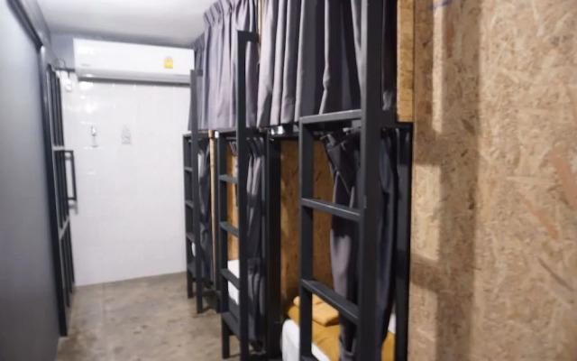 Near Beach Hostel - Adults Only