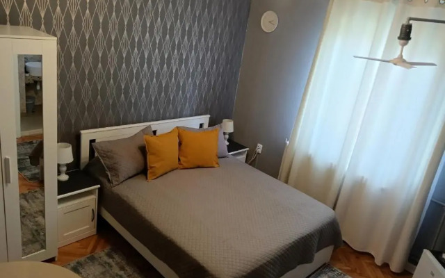 Crystal Room II