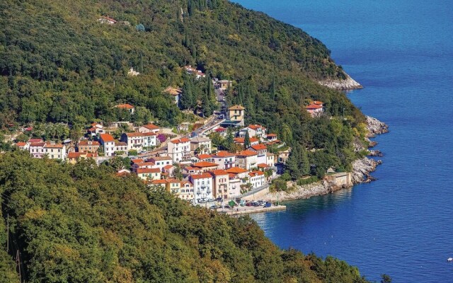 Amazing Home in Lovran With 2 Bedrooms and Wifi