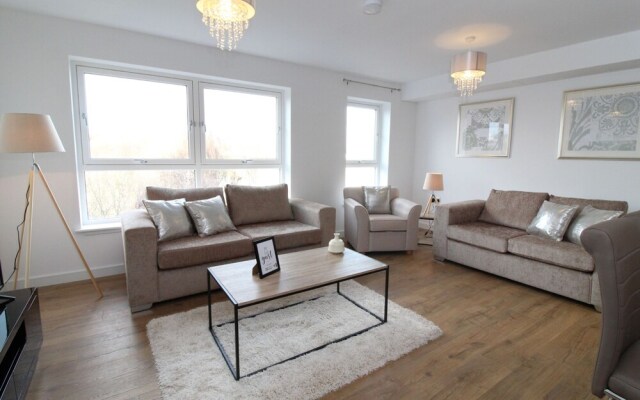 Brand New, Luxury Flat for 6 Near Arthur's Seat