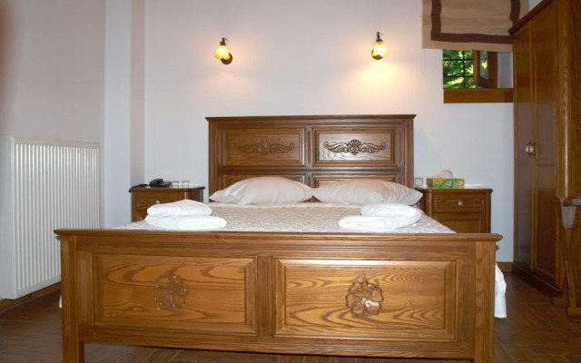 Heliodora Deluxe Triple Room 3