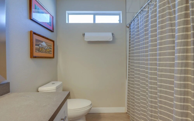 Family-friendly Tempe Home w/ Free Heated Pool!