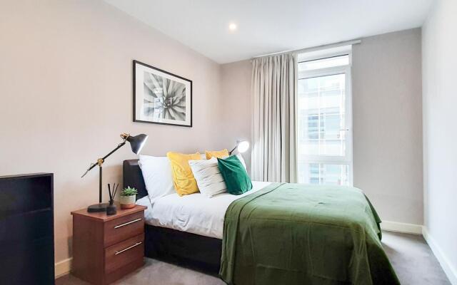 Luxurious Two Bed Two Bath with Balcony in Angel