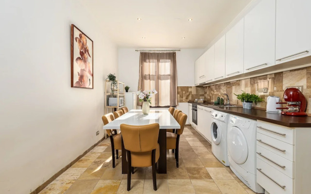 Real Apartments Andrassy