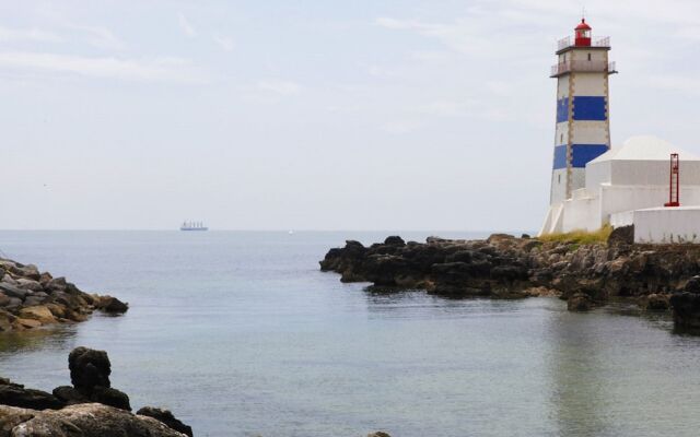 Wondrous Terrace Apartment in Cascais