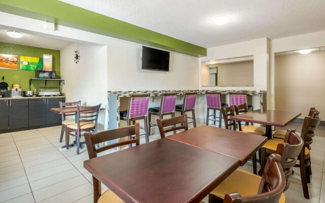 Quality Inn & Suites Leesburg Chain of Lakes