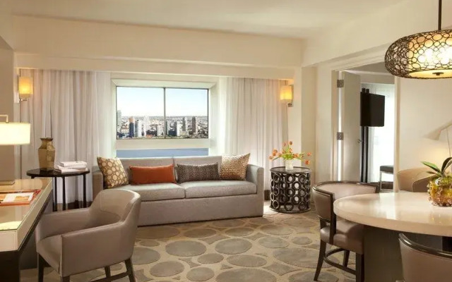 The West Tower At One Un Plaza - Millennium Hotels And Resorts