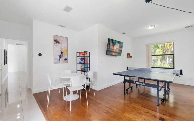 Grand 6BR Plantation Estate w/ Tennis & Pool