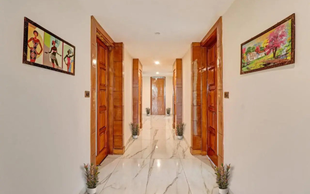 Oyo 703086 Hotel Shri Rooms & Restaurant