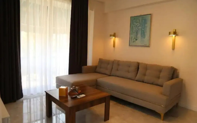 In Suit Luxury Hotel
