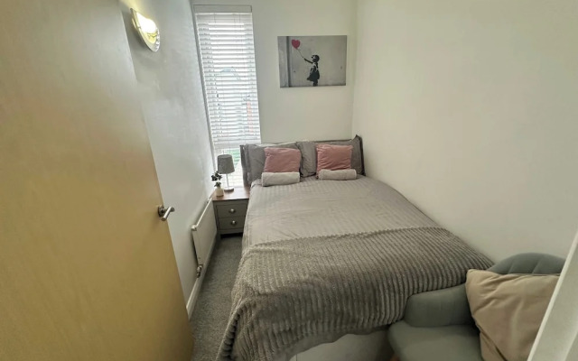 3 Bed-sleeps 6-garden-parking-pets