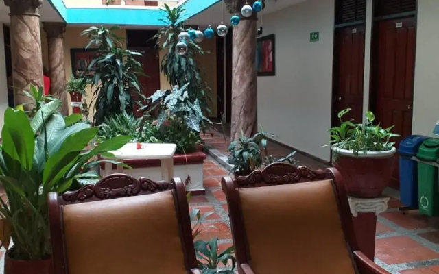Hotel Colonial Inn