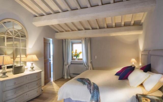 Luxury Villa for 6 Inside a Wonderful Estate-villa Santa