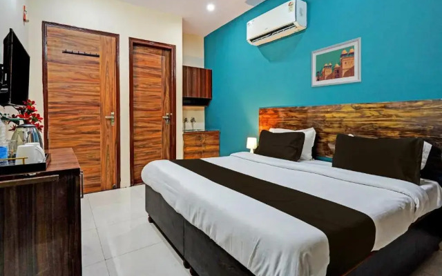 OYO 85695 Royal Hotel