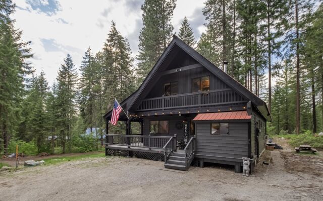 Thyme Out 2 Bedroom Home by NW Comfy Cabins by RedAwning