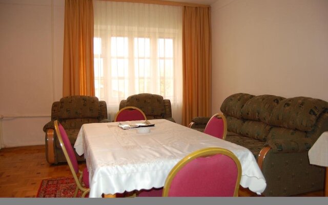 Aliq Hotel