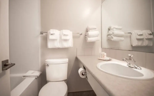 Sea Edge Beachside Hotel