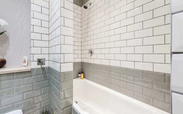 Modern 2 bed Flat, West Kensington, Sleeps 4