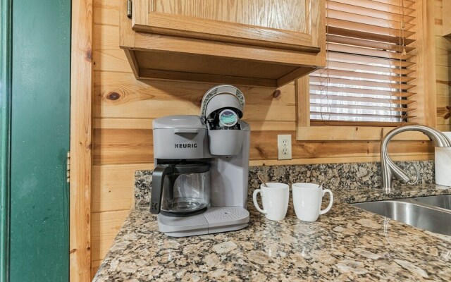 Bear Trail 2 Bedroom Cabin by Redawning
