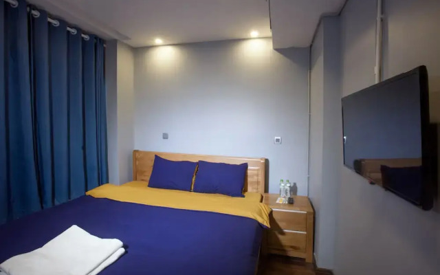 RedDoorz Hostel @ Signature Inn