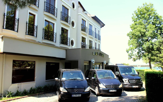 Lale Hotel