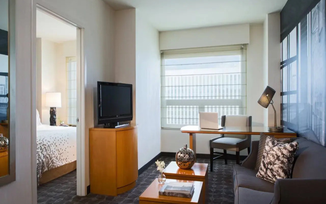 Renaissance Chicago O'Hare Suites Hotel