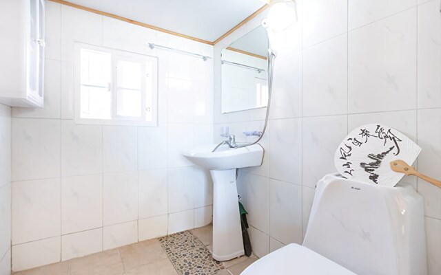 Hadong Jjillekkoch Hill Pension