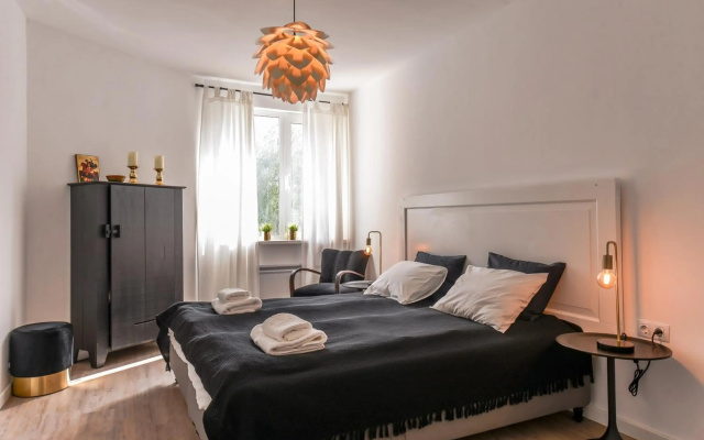 66 Apartment - Stylish Two Bedroom in Lozenets District