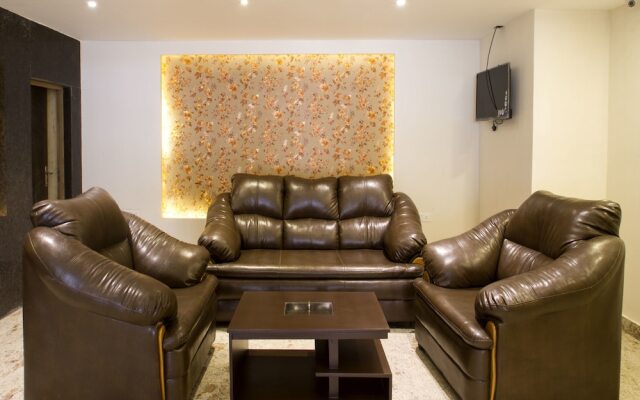 Collection O 7601 Hotel Park Heights Banjara Hills