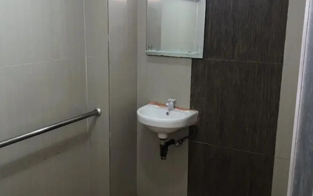 University Condotel by Oyo Rooms