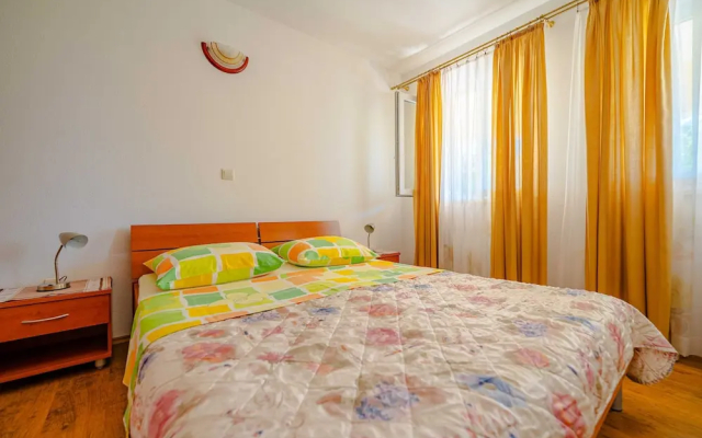 Apartments Mladenka