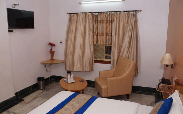 Hotel Raaj Bhaavan