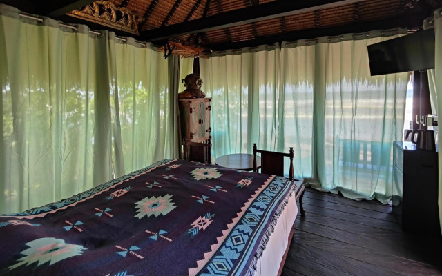 Beachfront Villa Nixie and the Sea – Guest Rooms – Tibubiu
