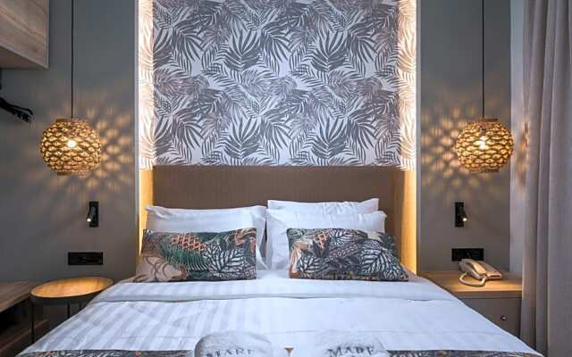 Mare Blue Suites