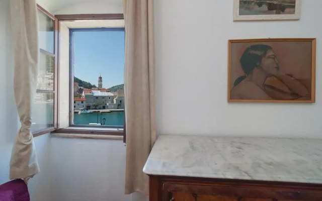 Beautiful Apartment in Pucisca With 1 Bedrooms and Wifi