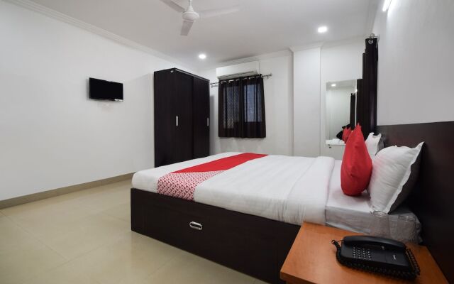 OYO 28143 Hotel Abhinam