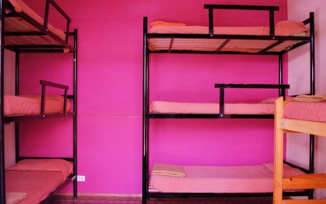 Hipolito Raiz Hostel