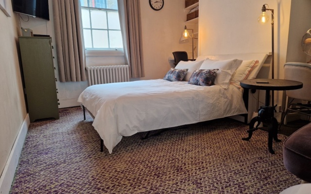 Charming 1-wall Bed Comfortable Studio in Nwlondon