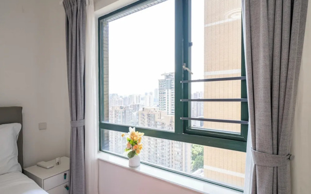 Tyms 4BR 2BA Apt Novel Garden