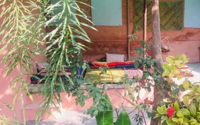 saffron guest house & hostel