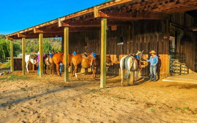 Long Hollow Guest Ranch