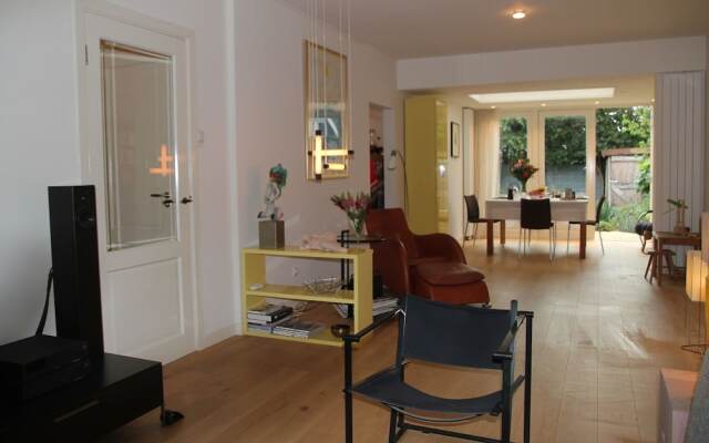 Luxury Holiday Home in Heiloo with Terrace And Garden